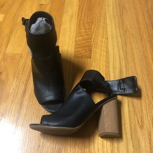 Vera Wang Wrap Ankle Heels